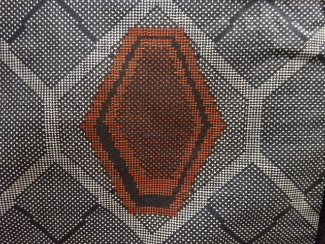 アンティーク　亀甲模様織り出し本場泥大島紬着物(5マルキ)